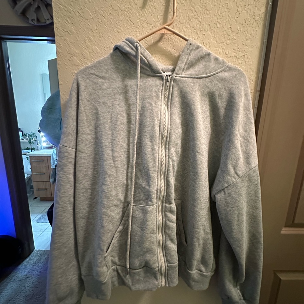 Beachy Zip-Up Grey Hoodie: Soft Inside, Stylish Outside